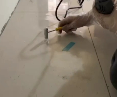 太子河瓷砖开裂维修公司专业分享瓷砖在铺贴前如果没有沥干水分，将会导致以下问题